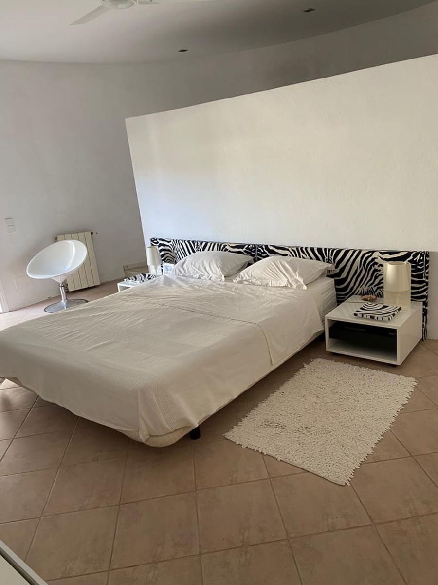 4 bedroom Villa for sale in Cala Tarida with pool garage - € 1,700,000 (Ref: 9499633)