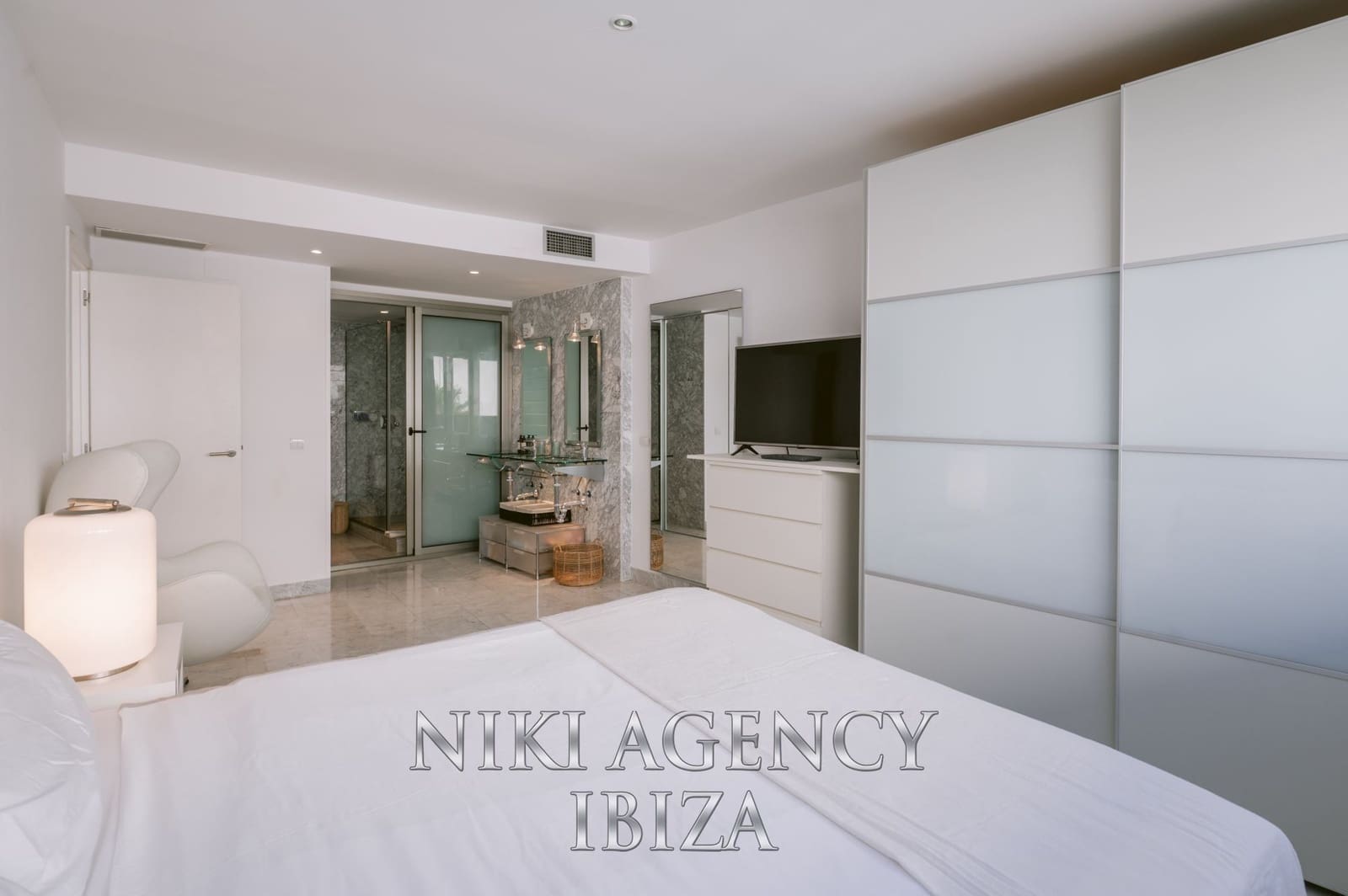 2 Zimmer Apartment zu verkaufen in Ibiza / Eivissa Stadt mit Pool Garage - 1.490.000 € (Ref: 9540757)