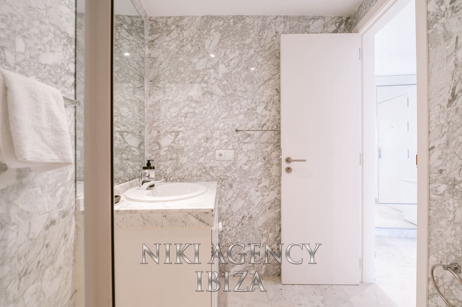 2 Zimmer Apartment zu verkaufen in Ibiza / Eivissa Stadt mit Pool Garage - 1.490.000 € (Ref: 9540757)