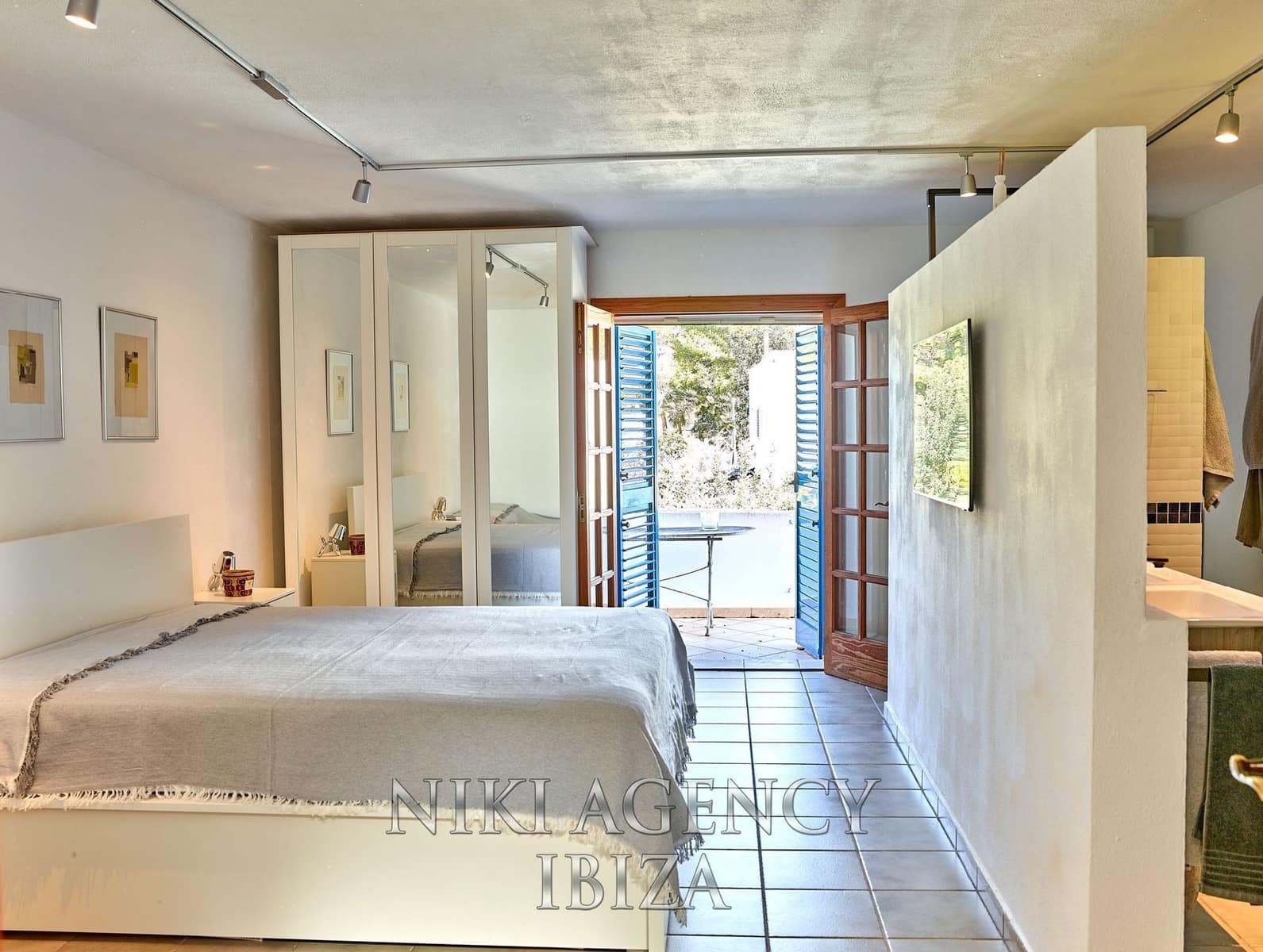 4 bedroom Villa for sale in San Jose / Sant Josep de Sa Talaia with pool garage - € 2,490,000 (Ref: 9610798)