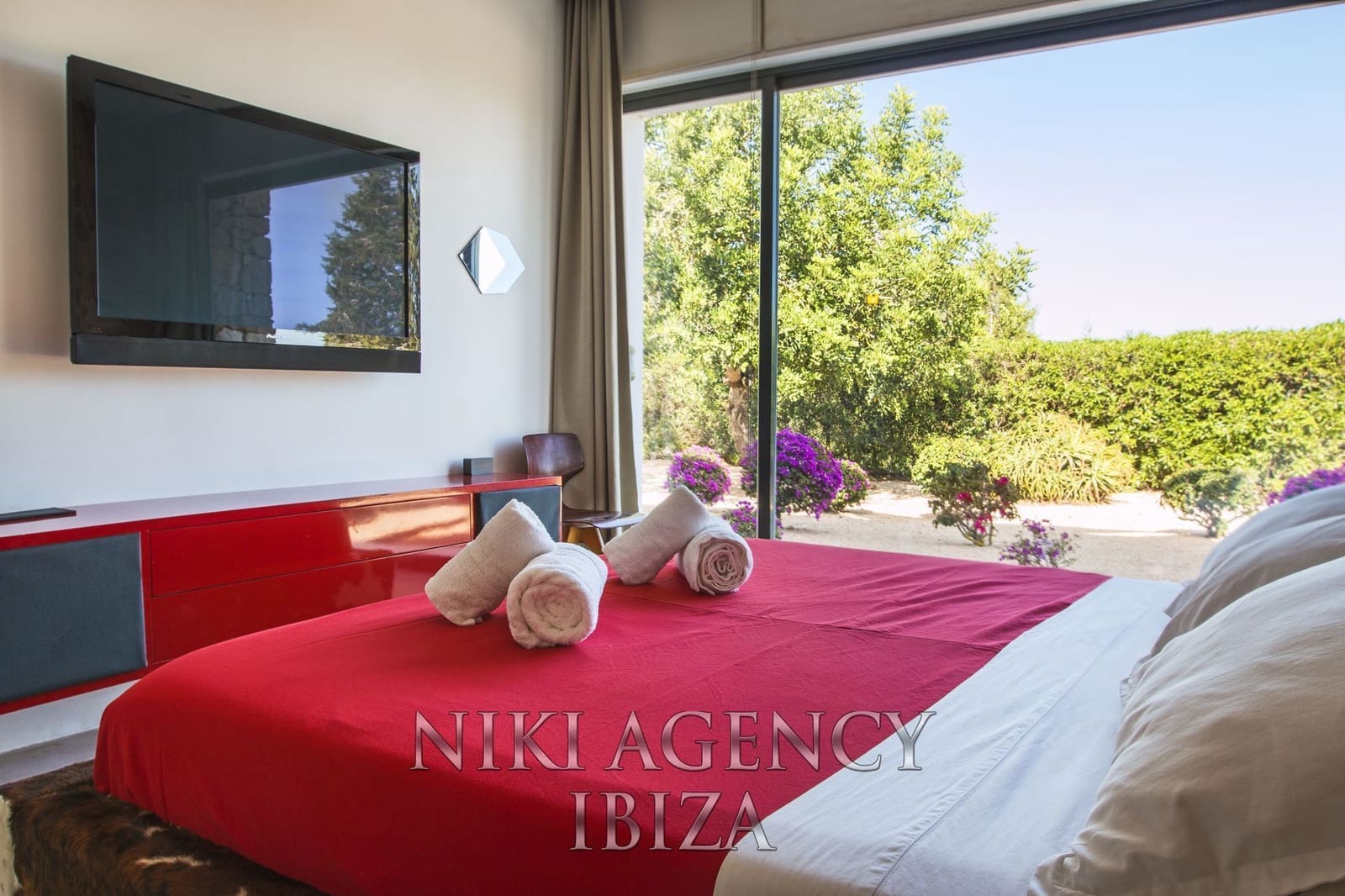 4 bedroom Villa for sale in Sant Rafael de Sa Creu with pool garage - € 4,395,000 (Ref: 9765023)