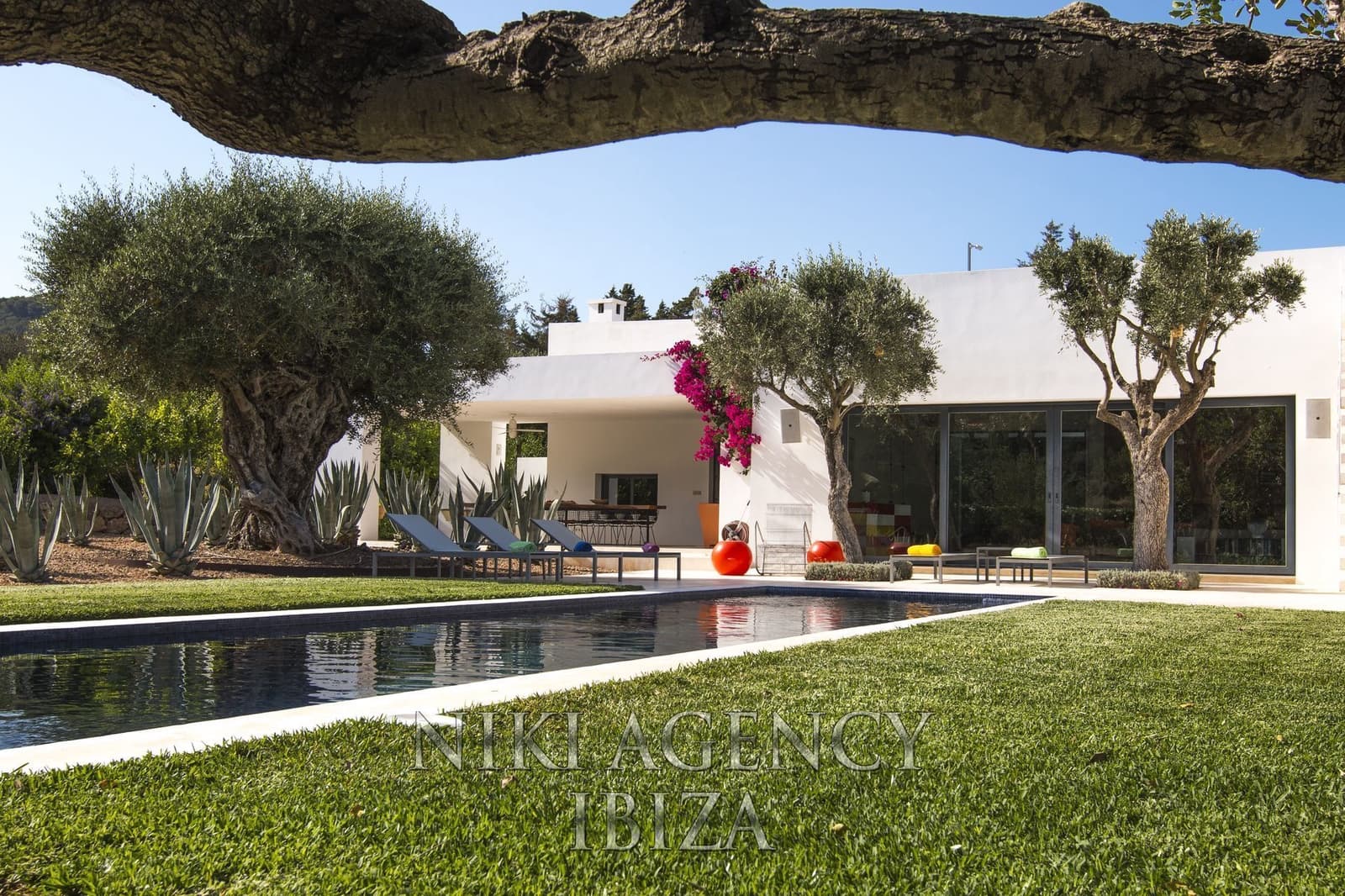 4 bedroom Villa for sale in Sant Rafael de Sa Creu with pool garage - € 4,395,000 (Ref: 9765023)