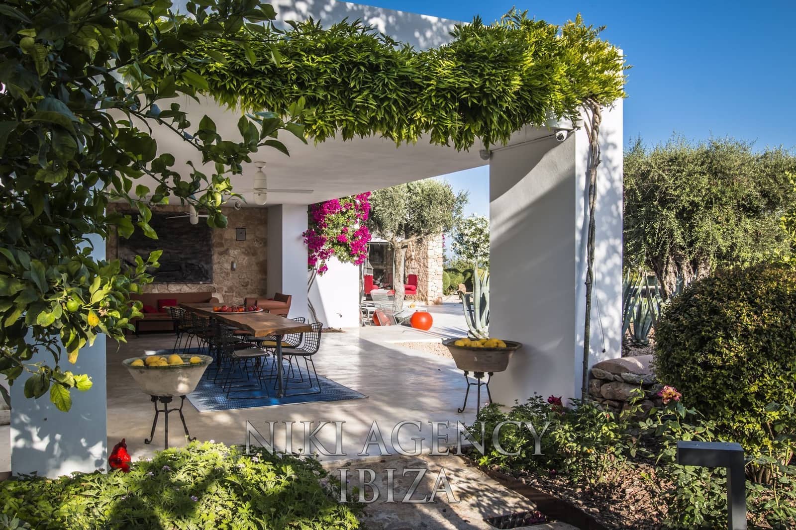 4 bedroom Villa for sale in Sant Rafael de Sa Creu with pool garage - € 4,395,000 (Ref: 9765023)