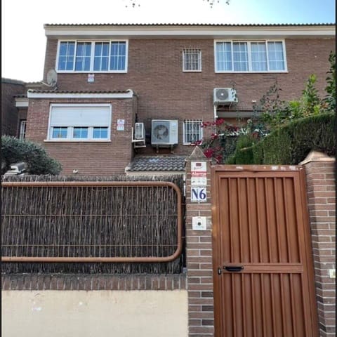 4 quarto Moradia em Banda para venda em Playa de San Juan, Alicante cidade com piscina garagem - 590 000 € (Ref: 8432686)