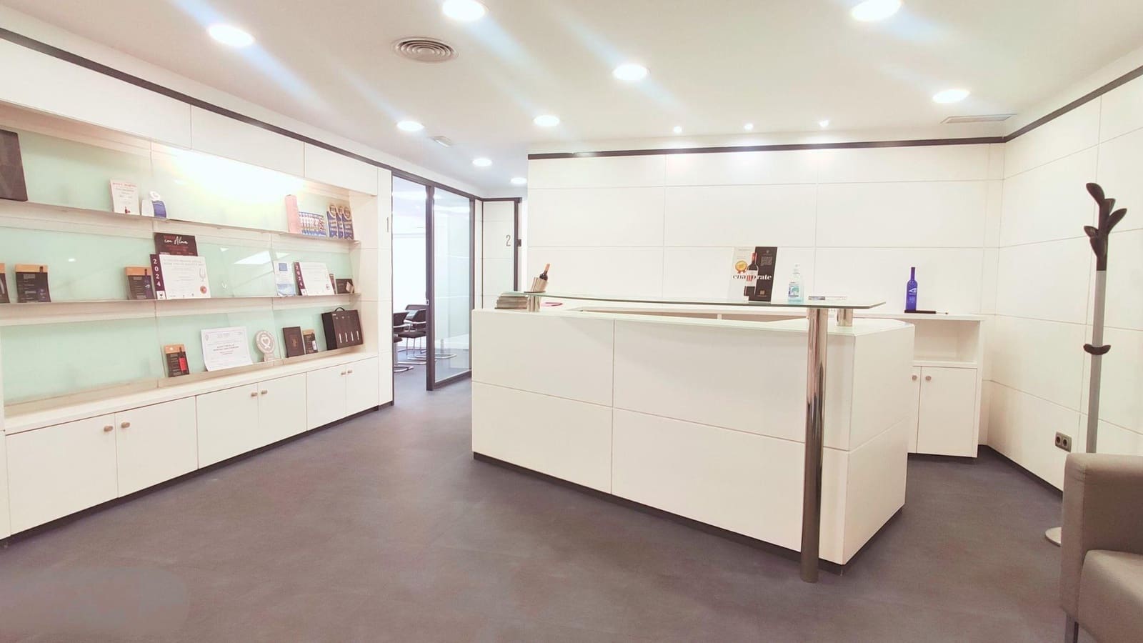 Office for sale in Alicante / Alacant city with garage - € 750,000 (Ref: 8902995)