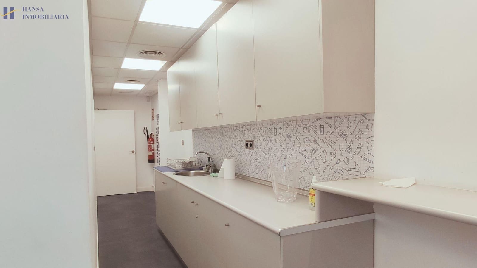 Kontor til salgs i Alicante by med garasje - € 750 000 (Ref: 8902995)