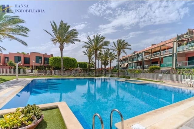 4 soverom Rekkehus til salgs i Playa de San Juan, Alicante by med svømmebasseng garasje - € 560 000 (Ref: 9149415)
