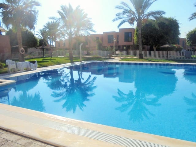 4 soverom Rekkehus til salgs i Playa de San Juan, Alicante by med svømmebasseng garasje - € 560 000 (Ref: 9149415)