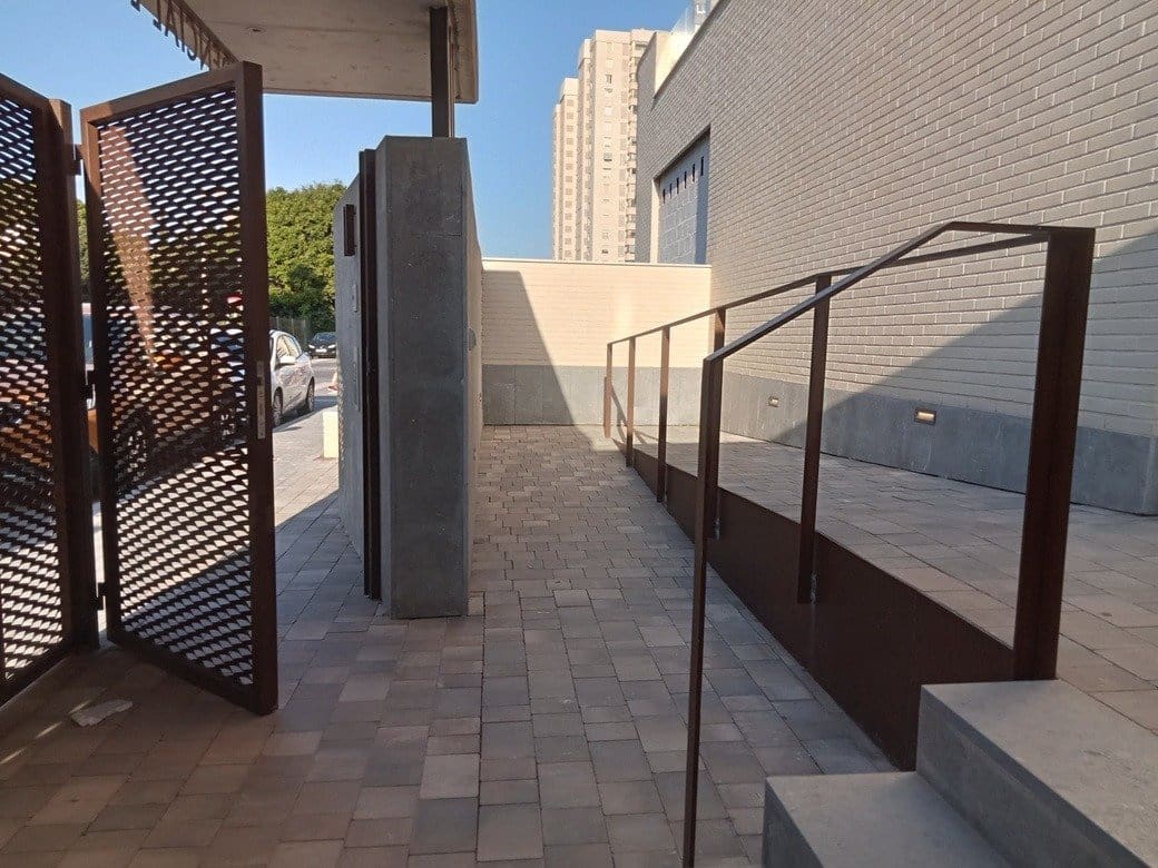 Appartement de 2 chambres à louer à Playa de San Juan avec piscine garage - 1 600 € (Ref: 9431001)