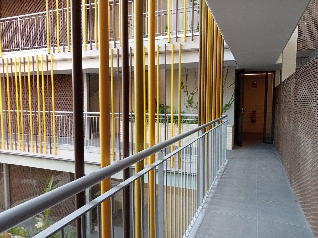 Appartement de 2 chambres à louer à Playa de San Juan avec piscine garage - 1 600 € (Ref: 9431001)