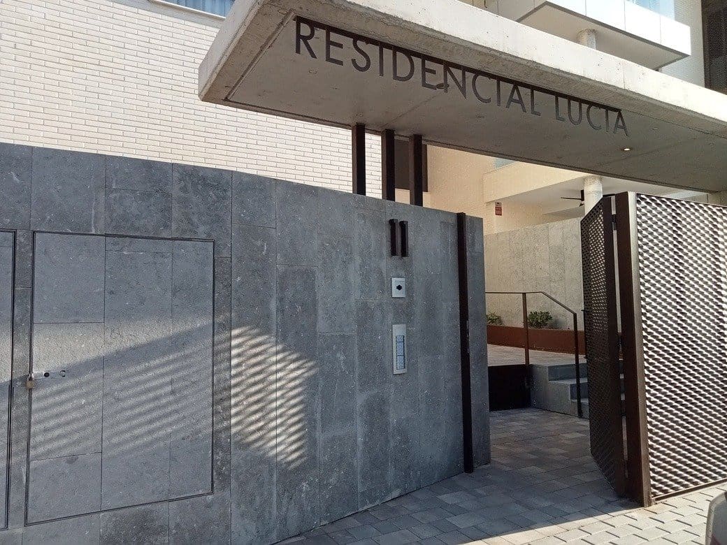 Appartement de 2 chambres à louer à Playa de San Juan avec piscine garage - 1 600 € (Ref: 9431001)