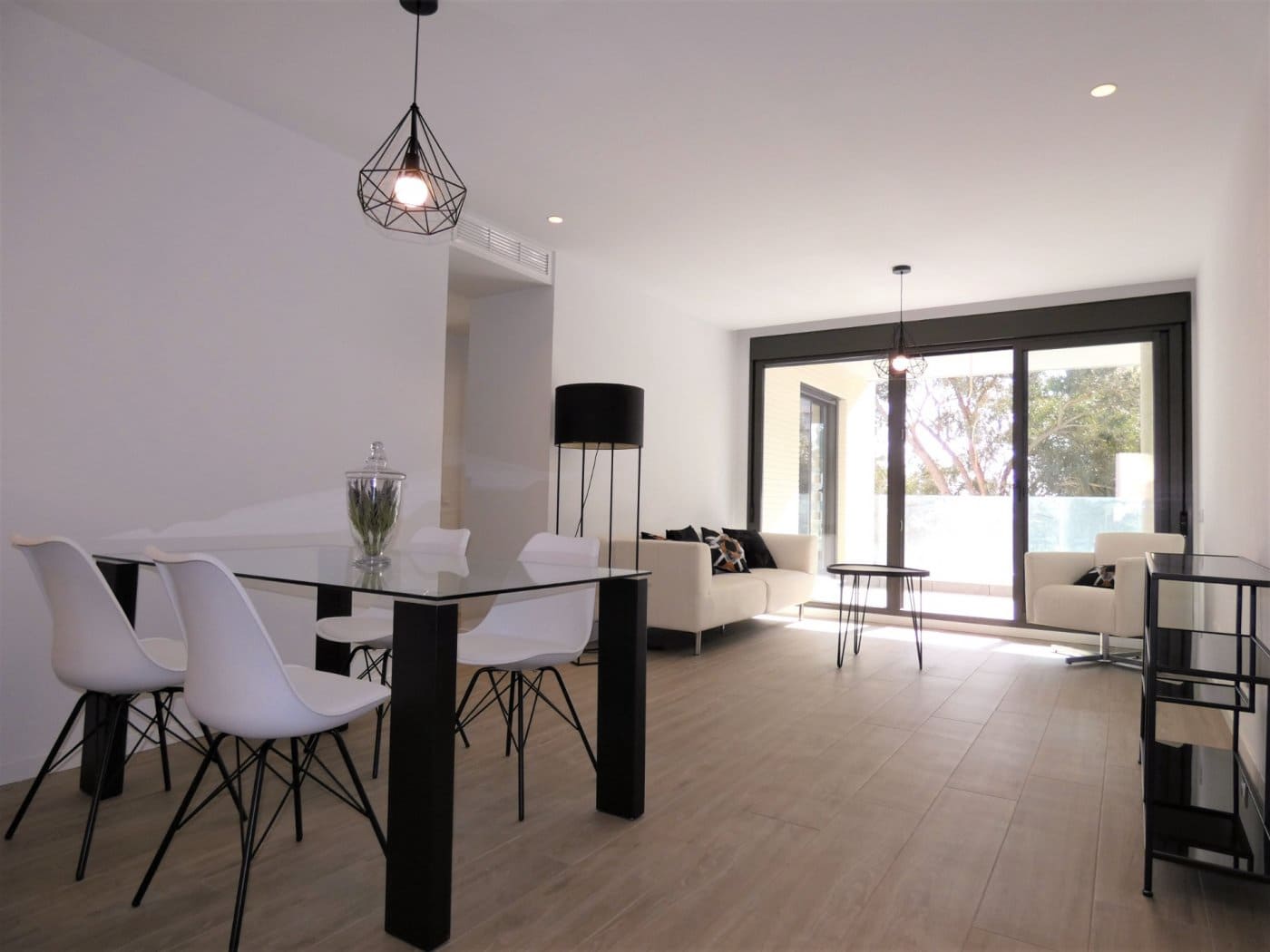 Appartement de 2 chambres à louer à Playa de San Juan avec piscine garage - 1 600 € (Ref: 9431001)