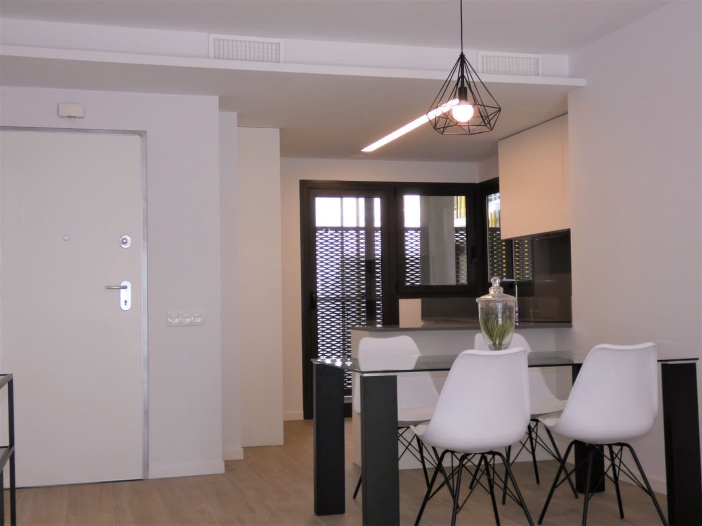 Appartement de 2 chambres à louer à Playa de San Juan avec piscine garage - 1 600 € (Ref: 9431001)