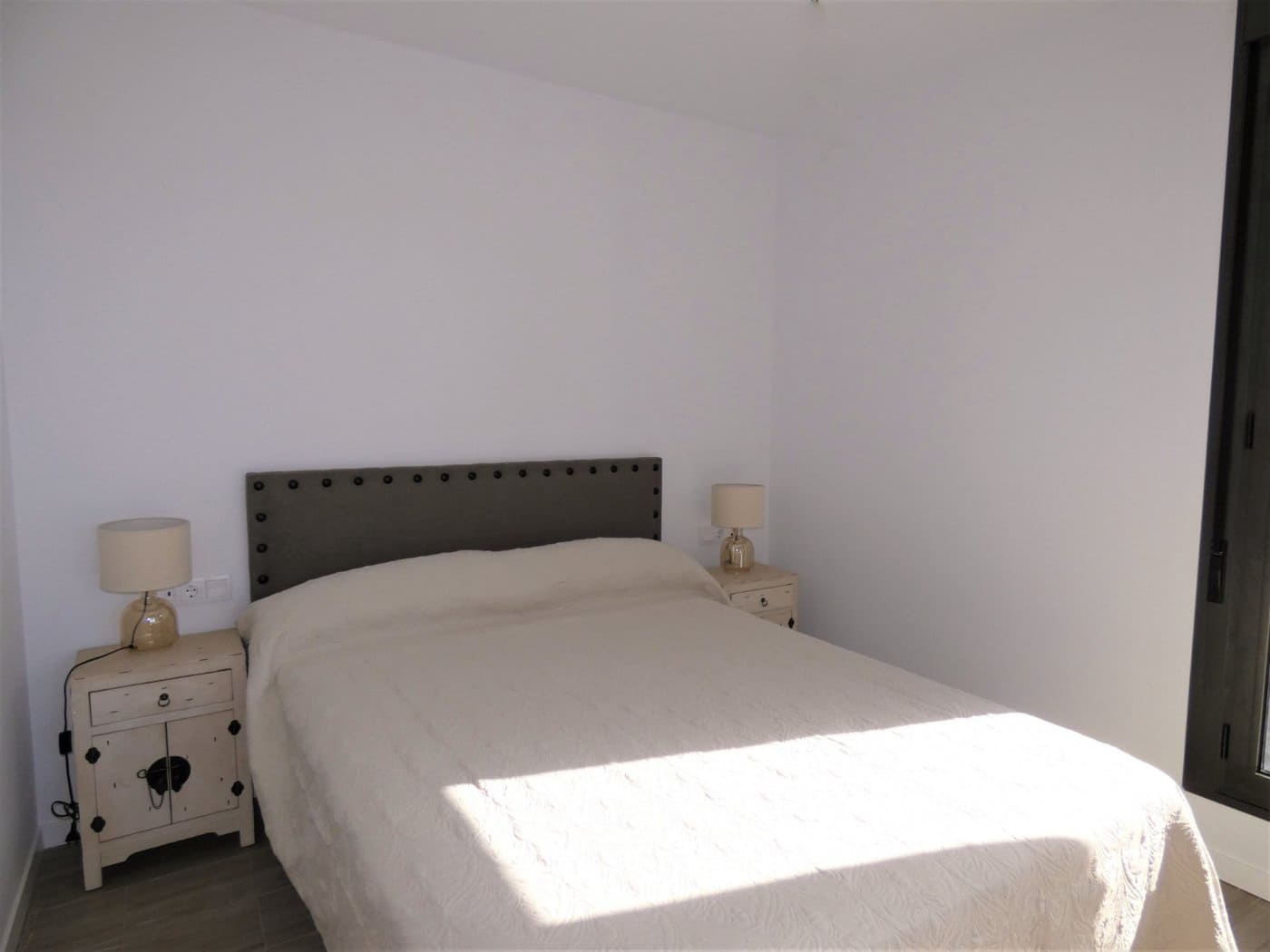 Appartement de 2 chambres à louer à Playa de San Juan avec piscine garage - 1 600 € (Ref: 9431001)