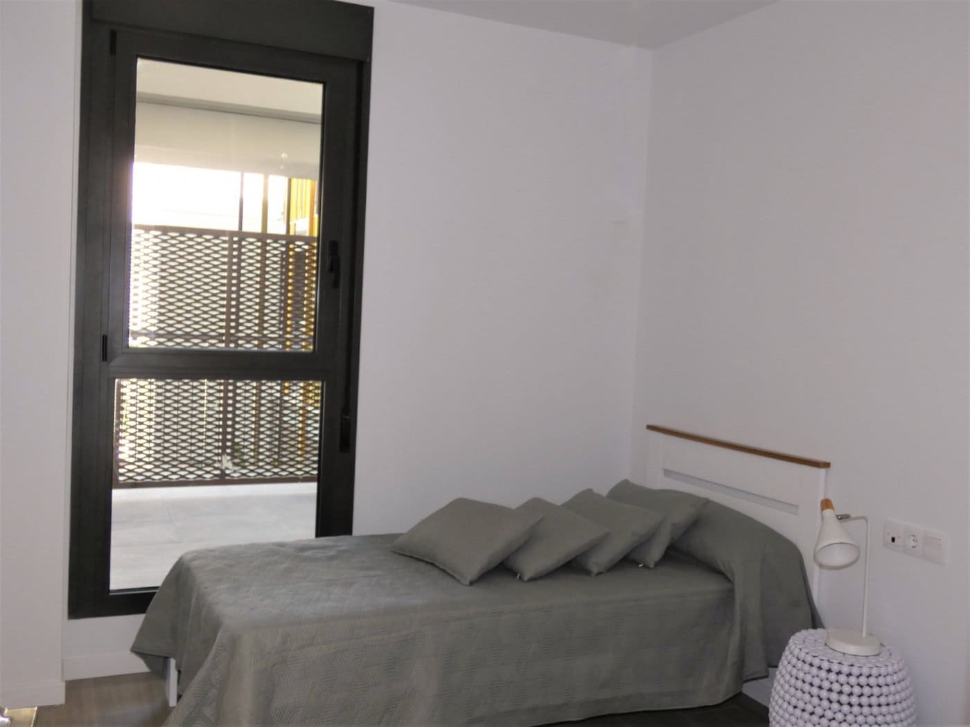 Appartement de 2 chambres à louer à Playa de San Juan avec piscine garage - 1 600 € (Ref: 9431001)