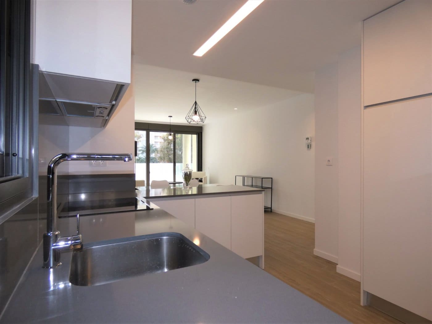 Appartement de 2 chambres à louer à Playa de San Juan avec piscine garage - 1 600 € (Ref: 9431001)