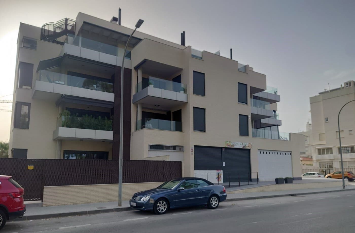 Appartement de 2 chambres à louer à Playa de San Juan avec piscine garage - 1 600 € (Ref: 9431001)