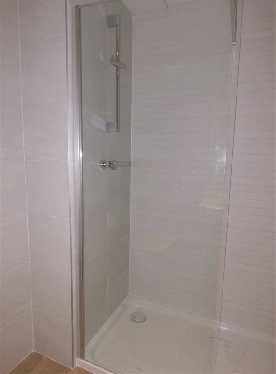 Appartement de 2 chambres à louer à Playa de San Juan avec piscine garage - 1 600 € (Ref: 9431001)