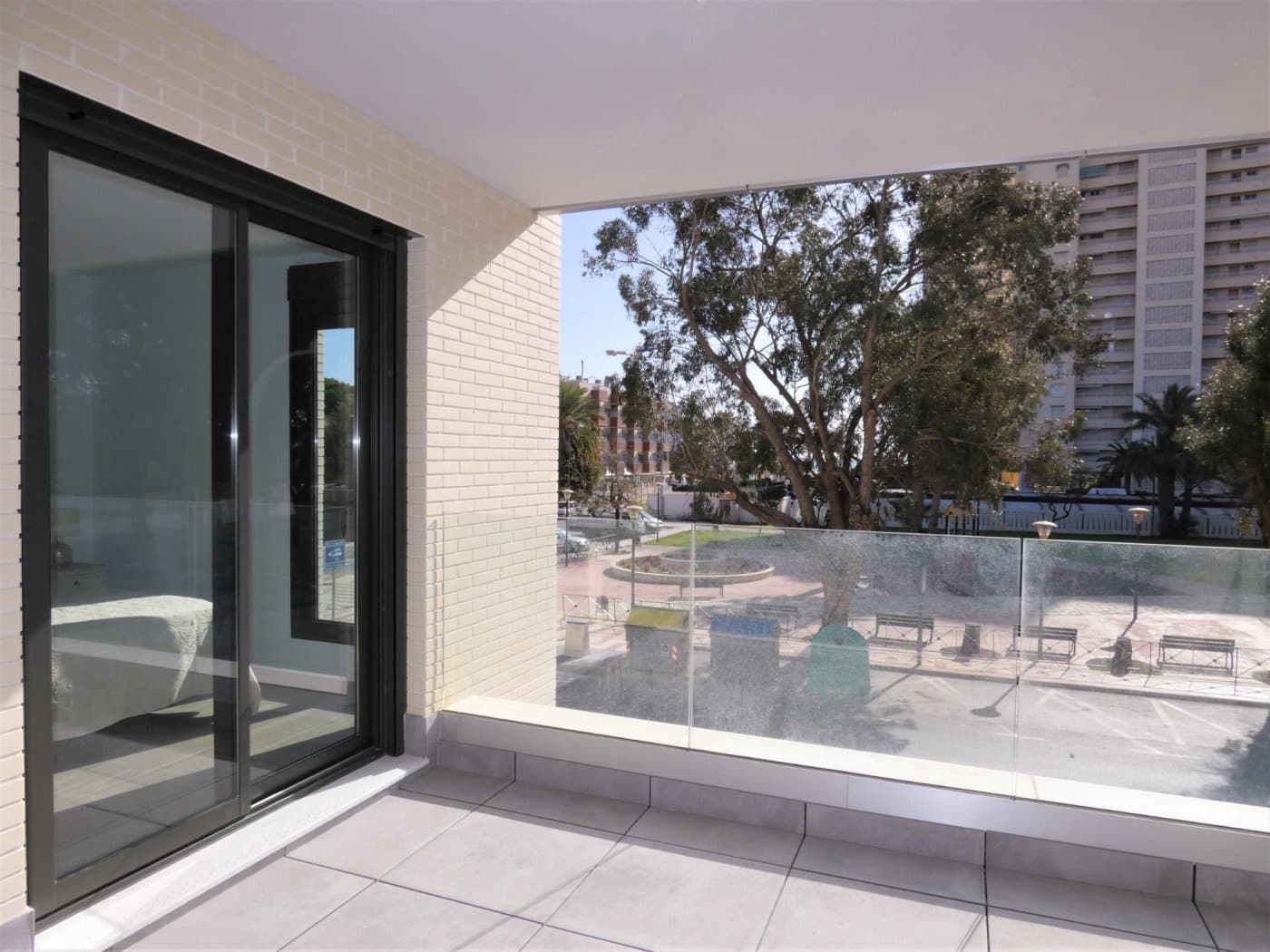 Appartement de 2 chambres à louer à Playa de San Juan avec piscine garage - 1 600 € (Ref: 9431001)