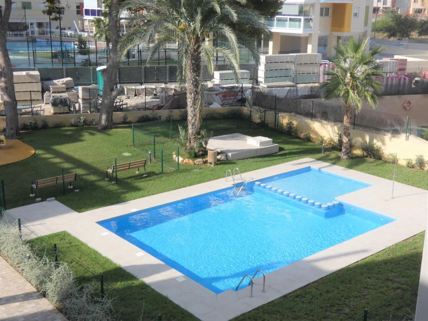 Appartement de 2 chambres à louer à Playa de San Juan avec piscine garage - 1 600 € (Ref: 9431001)