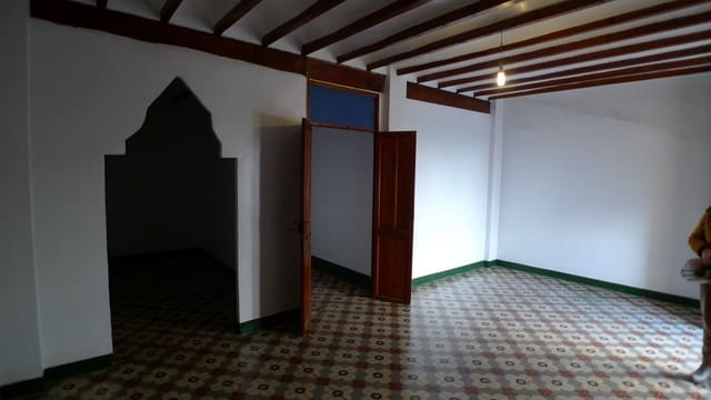 5 bedroom Townhouse for sale in Orba - € 250,000 (Ref: 8788115)