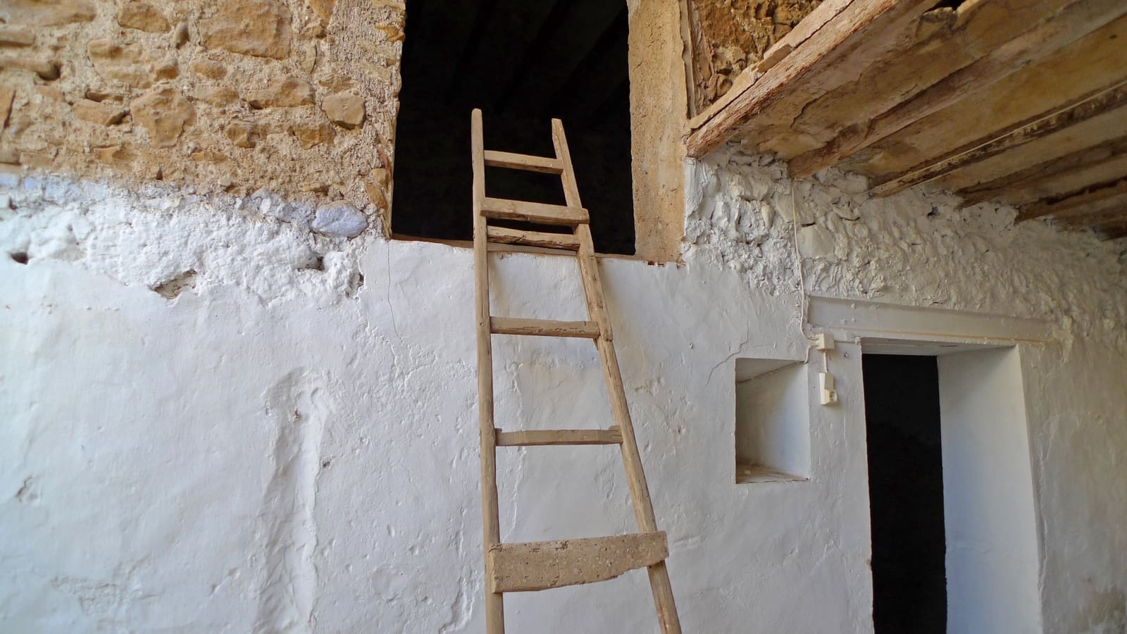 5 bedroom Townhouse for sale in Orba - € 250,000 (Ref: 8788115)