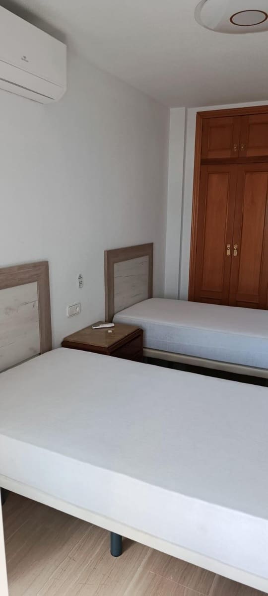 3 makuuhuone Asunto vuokrattavana paikassa Gandia mukana 
autotalli - 950 € (Ref: 10100321)