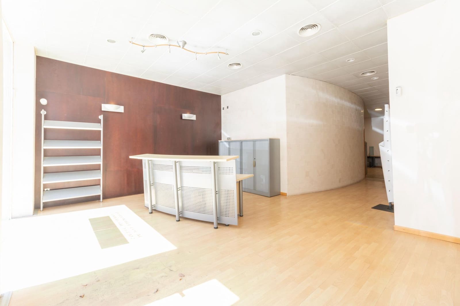 4 bedroom Commercial for rent in Gandia - € 1,500 (Ref: 10130042)