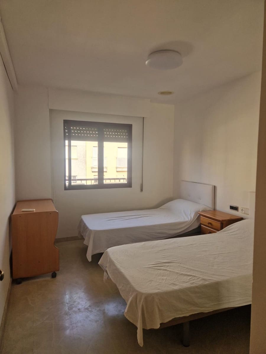 3 bedroom Flat for rent in Gandia with garage - € 900 (Ref: 10159841)