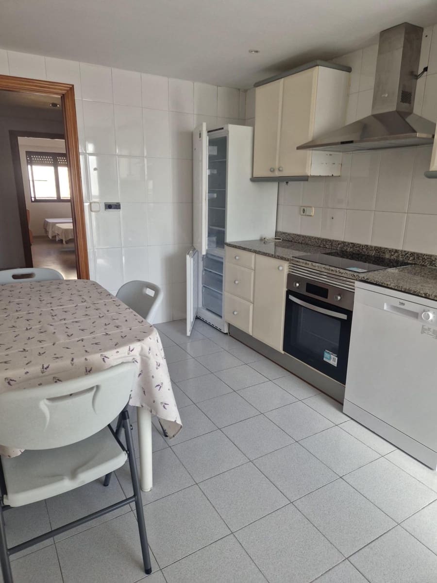 3 bedroom Flat for rent in Gandia with garage - € 900 (Ref: 10159841)