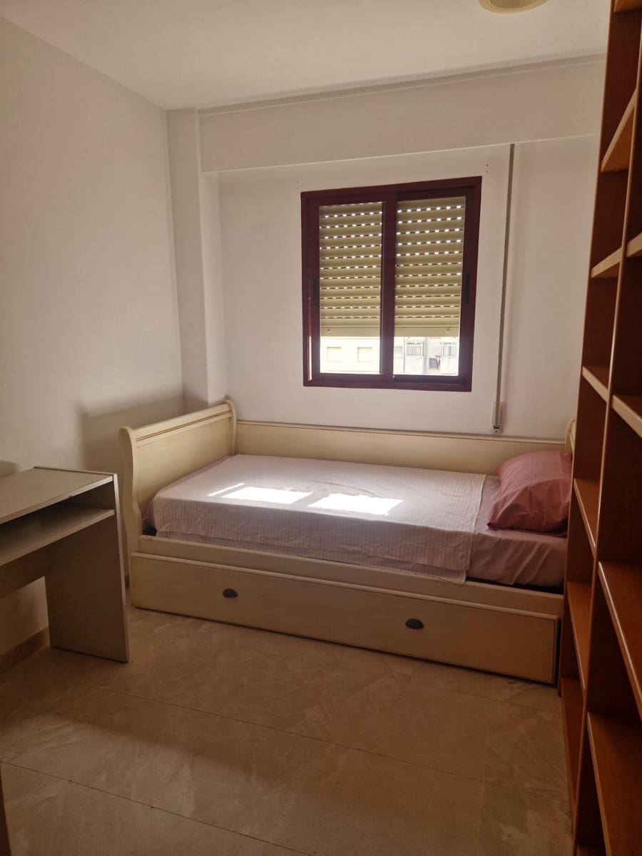 3 bedroom Flat for rent in Gandia with garage - € 900 (Ref: 10159841)