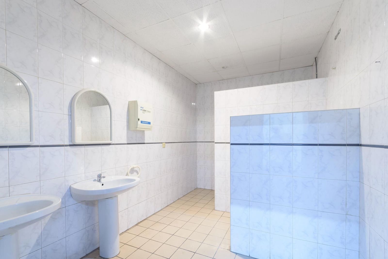 Kaupallinen vuokrattavana paikassa Oliva mukana 
autotalli - 900 € (Ref: 10171860)