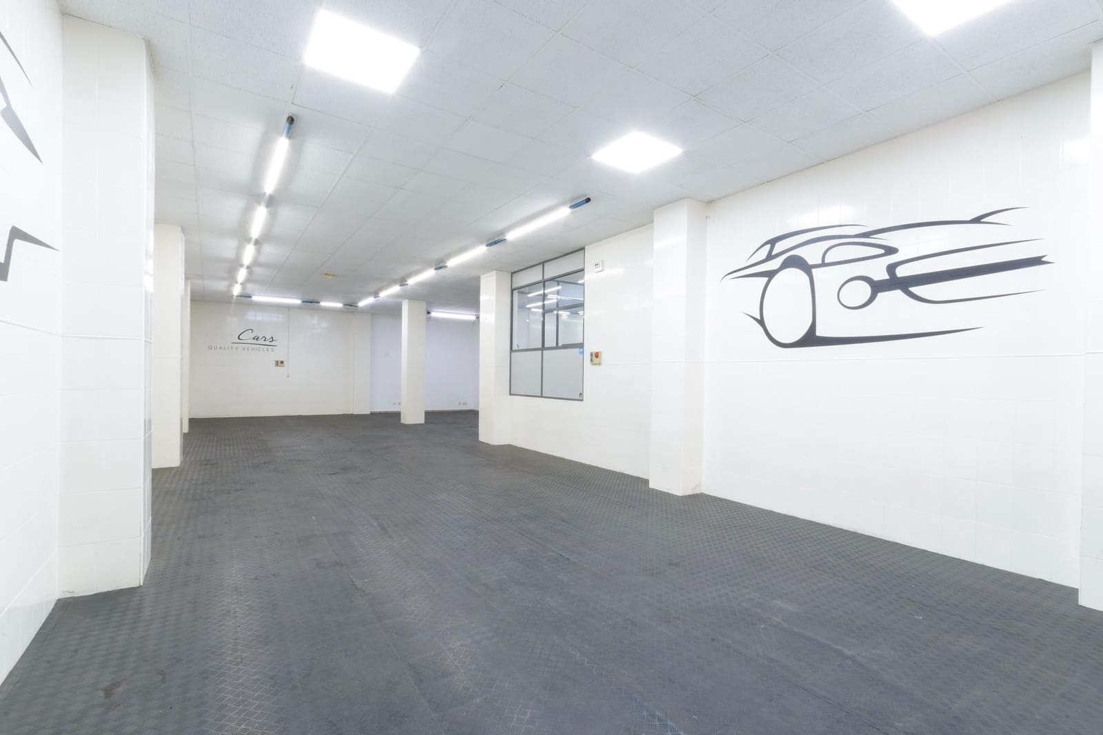 Kaupallinen vuokrattavana paikassa Oliva mukana 
autotalli - 900 € (Ref: 10171860)