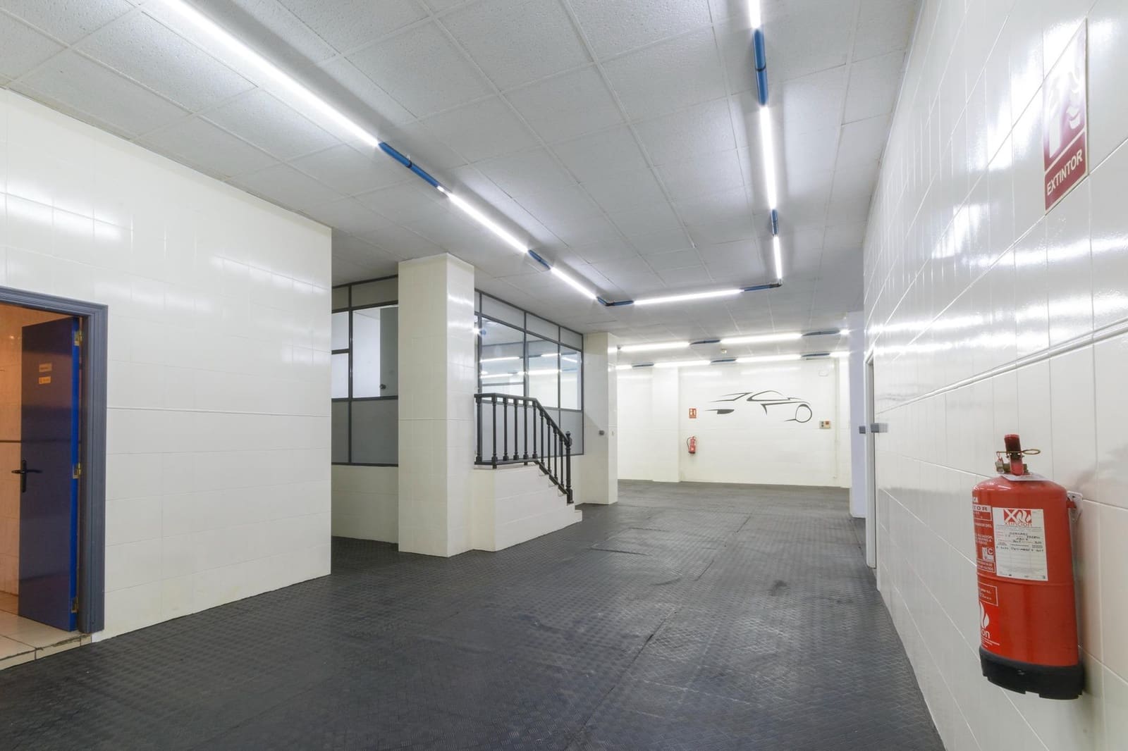 Kaupallinen vuokrattavana paikassa Oliva mukana 
autotalli - 900 € (Ref: 10171860)