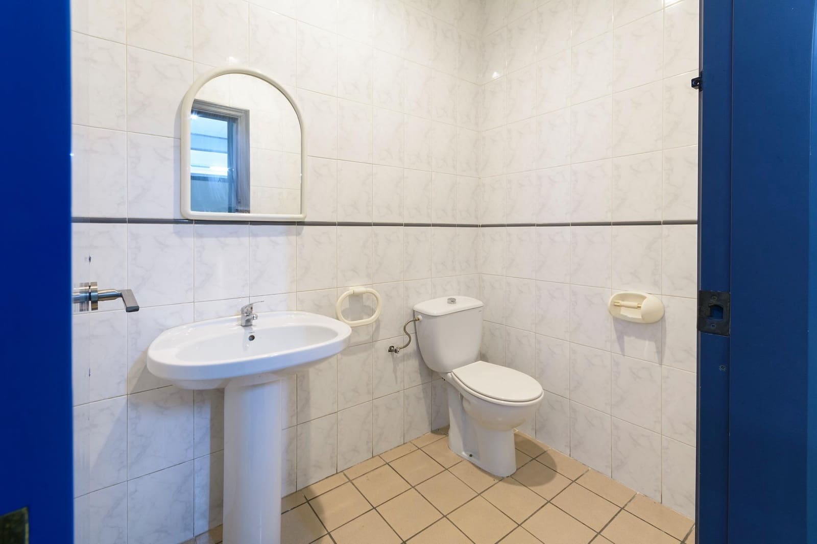 Kaupallinen vuokrattavana paikassa Oliva mukana 
autotalli - 900 € (Ref: 10171860)