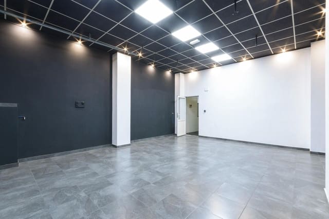 Kaupallinen vuokrattavana paikassa Oliva Pueblo, Oliva mukana 
autotalli - 900 € (Ref: 10171860)