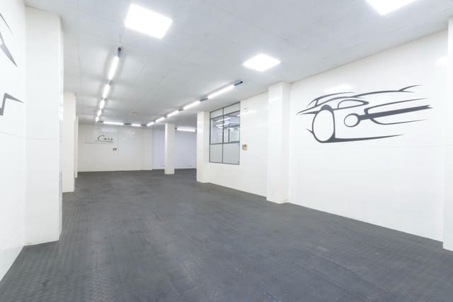 Kaupallinen vuokrattavana paikassa Oliva Pueblo, Oliva mukana 
autotalli - 900 € (Ref: 10171860)