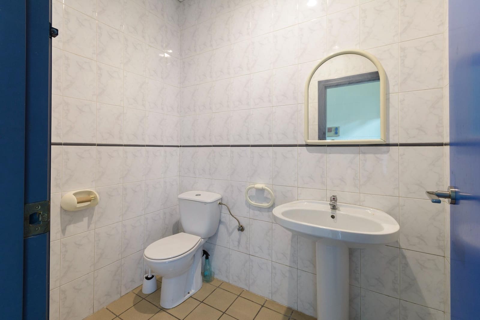 Kaupallinen vuokrattavana paikassa Oliva mukana 
autotalli - 900 € (Ref: 10171860)