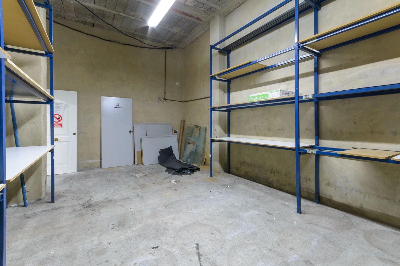 Kaupallinen vuokrattavana paikassa Oliva mukana 
autotalli - 900 € (Ref: 10171860)