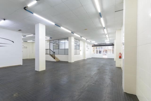 Kaupallinen vuokrattavana paikassa Oliva Pueblo, Oliva mukana 
autotalli - 900 € (Ref: 10171860)