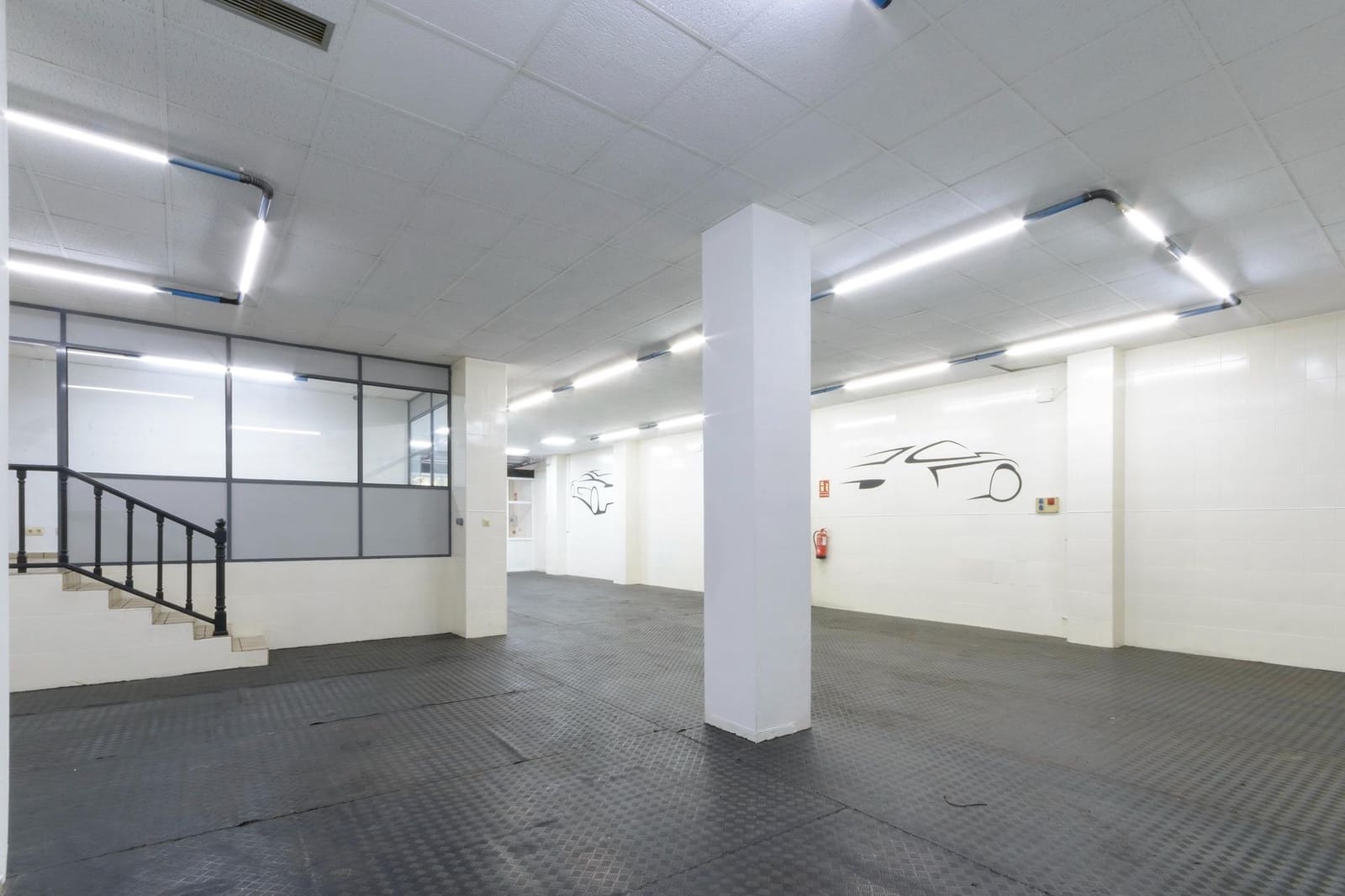 Kaupallinen vuokrattavana paikassa Oliva mukana 
autotalli - 900 € (Ref: 10171860)