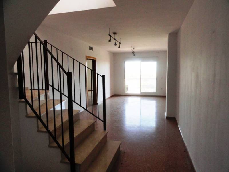 3 bedroom Penthouse for rent in Villalonga with garage - € 800 (Ref: 2643674)