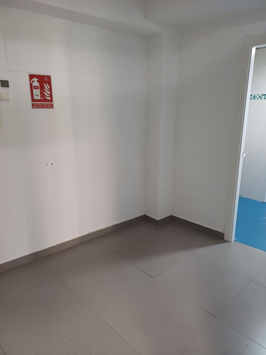 Erhverv til leje i Gandia - € 1.700 (Ref: 3314959)