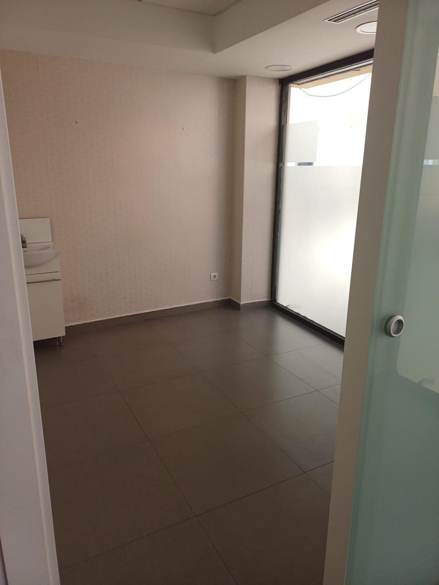 Erhverv til leje i Gandia - € 1.700 (Ref: 3314959)