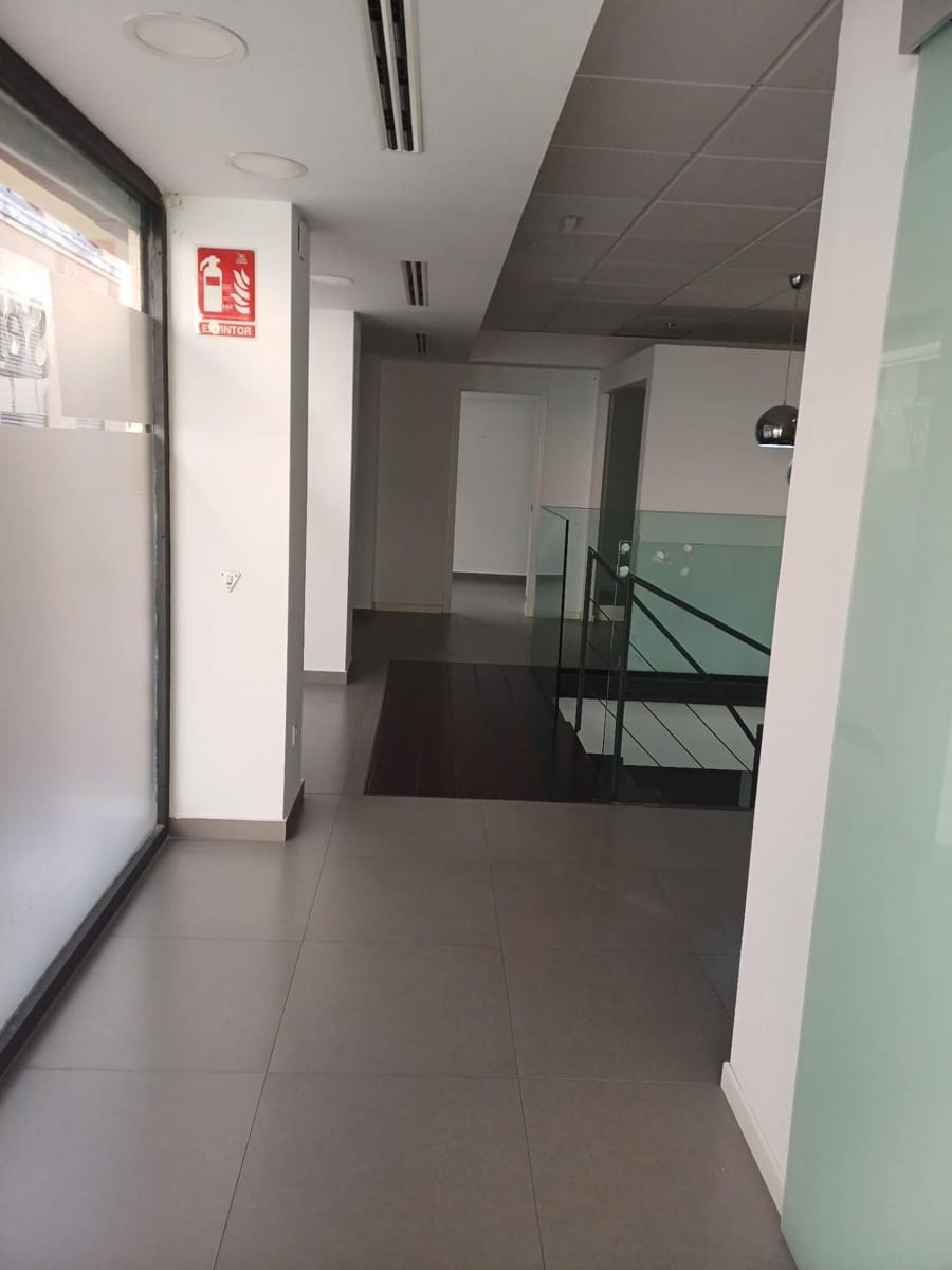 Erhverv til leje i Gandia - € 1.700 (Ref: 3314959)