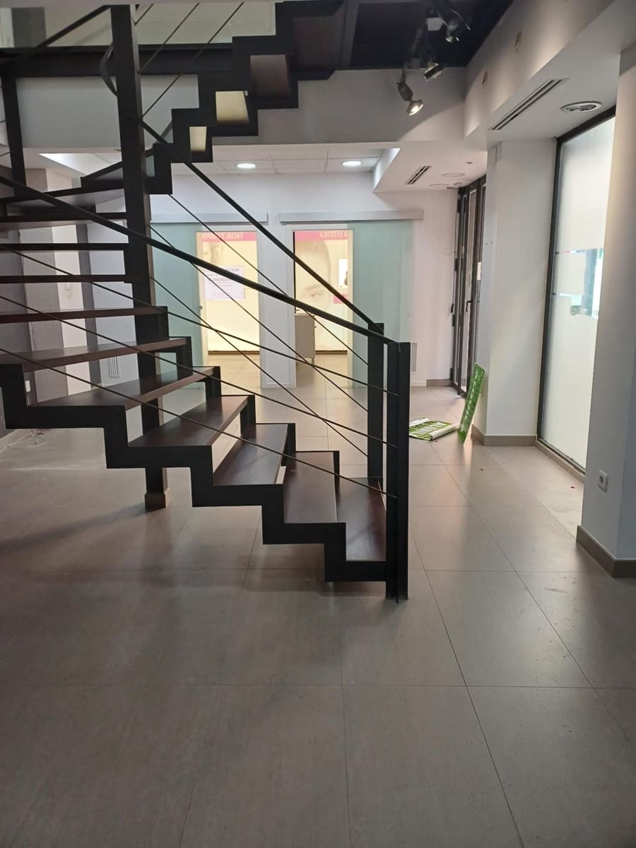 Kommersiell til leie i Gandia - € 1 200 (Ref: 3314959)