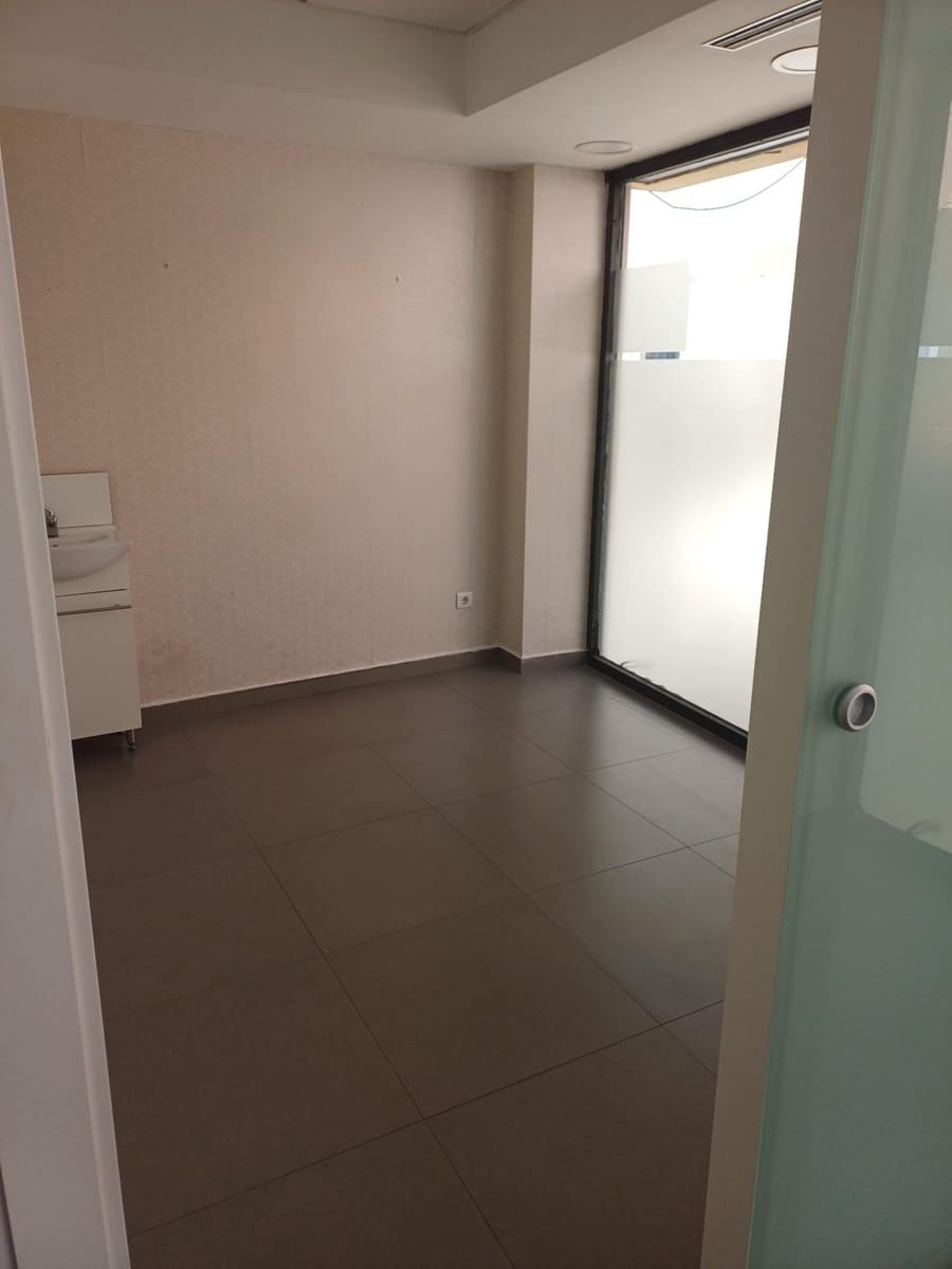 Kommersiell til leie i Gandia - € 1 200 (Ref: 3314959)
