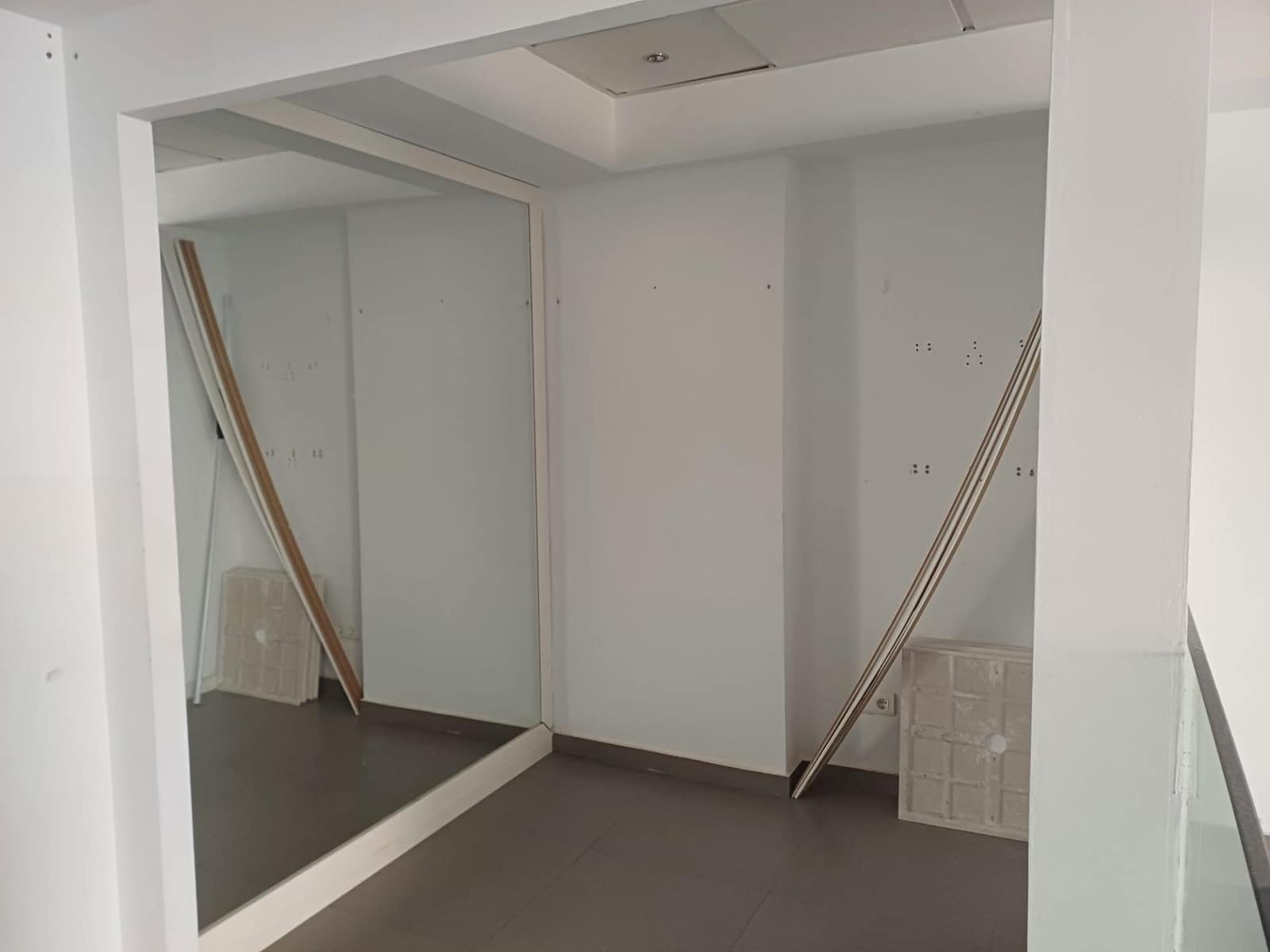 Kommersiell til leie i Gandia - € 1 200 (Ref: 3314959)