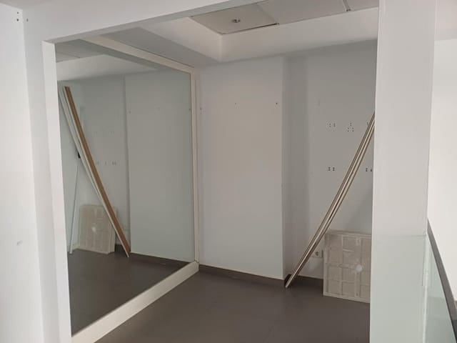 Local Commercial à louer à Gandia - 1 200 € (Ref: 3314959)