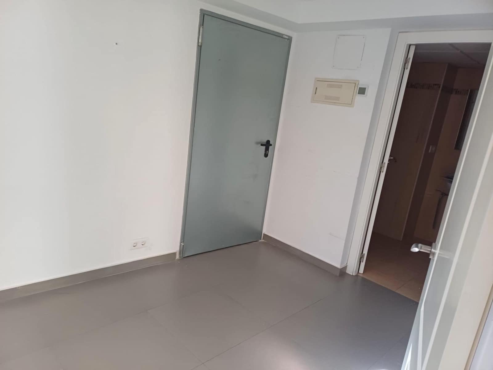 Kommersiell til leie i Gandia - € 1 200 (Ref: 3314959)